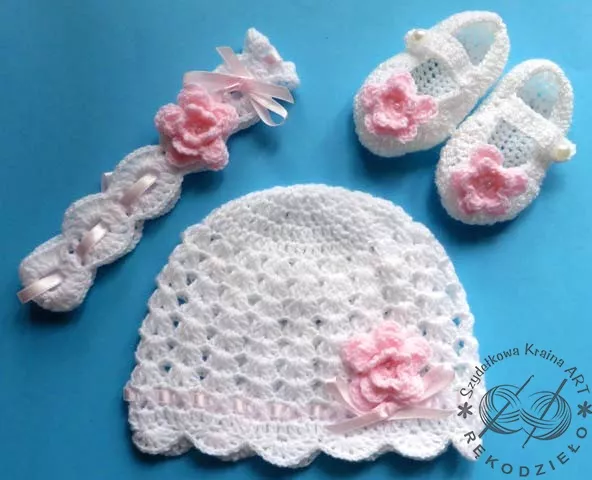 Komplet szydełkowy 3-cz.: czapeczka+opaska+buciki KOLEKCJA KWIATY
