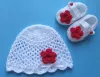 Komplet szydełkowy 2-cz. czapeczka+buciki, KOLEKCJA KWIATY 3-D - 2