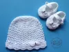 Komplet szydełkowy 2-cz. czapeczka+buciki, KOLEKCJA KOKARDKI HANDMADE - 5