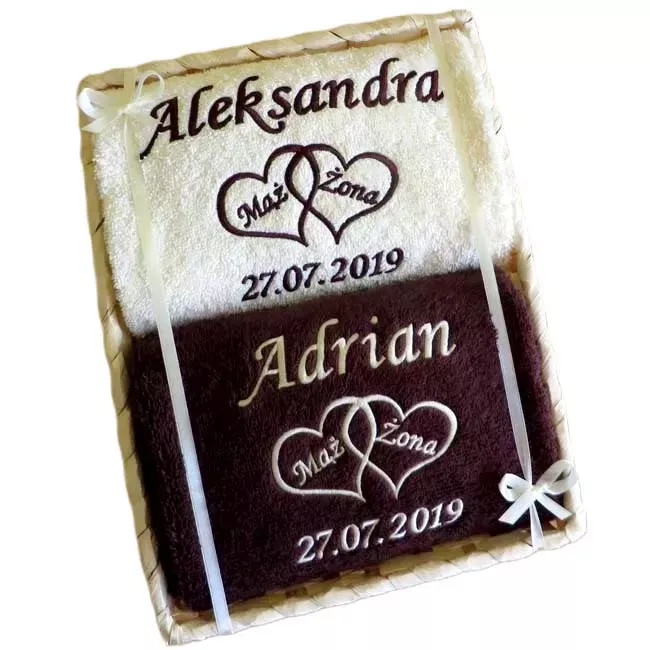 Prezent na Ślub - ręczniki personalizowane w koszu
