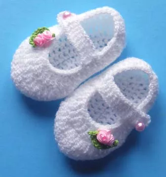 Buciki szydełkowe białe niemowlęce Kwiaty chrzest rękodzieło