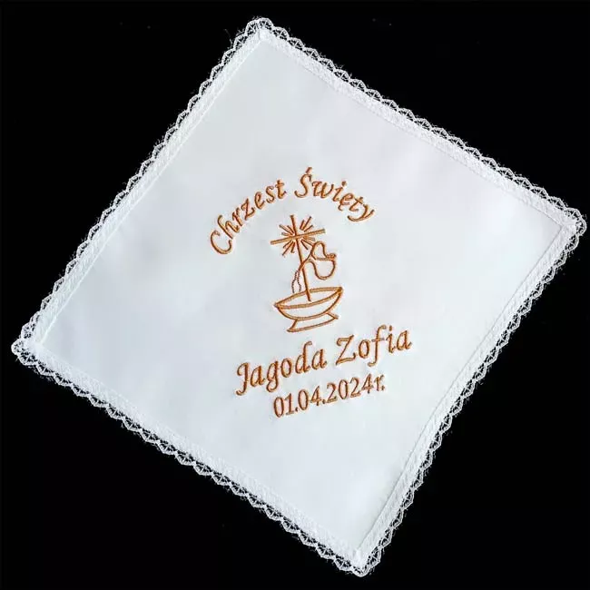 Biała szatka do chrztu z haftem - imieniem, datą