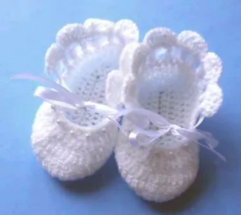 Buciki szydełkowe białe niemowlęce chrzest chrztu rękodzieło