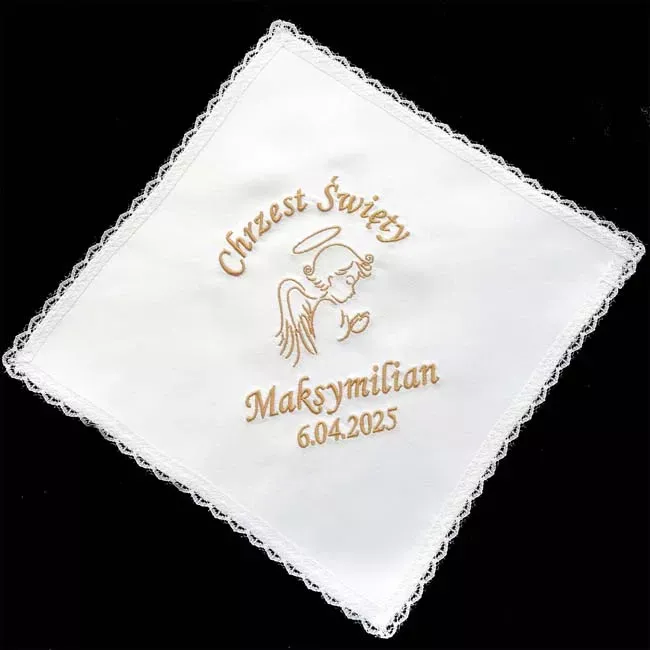 Biała szatka do chrztu z haftem - imieniem, datą